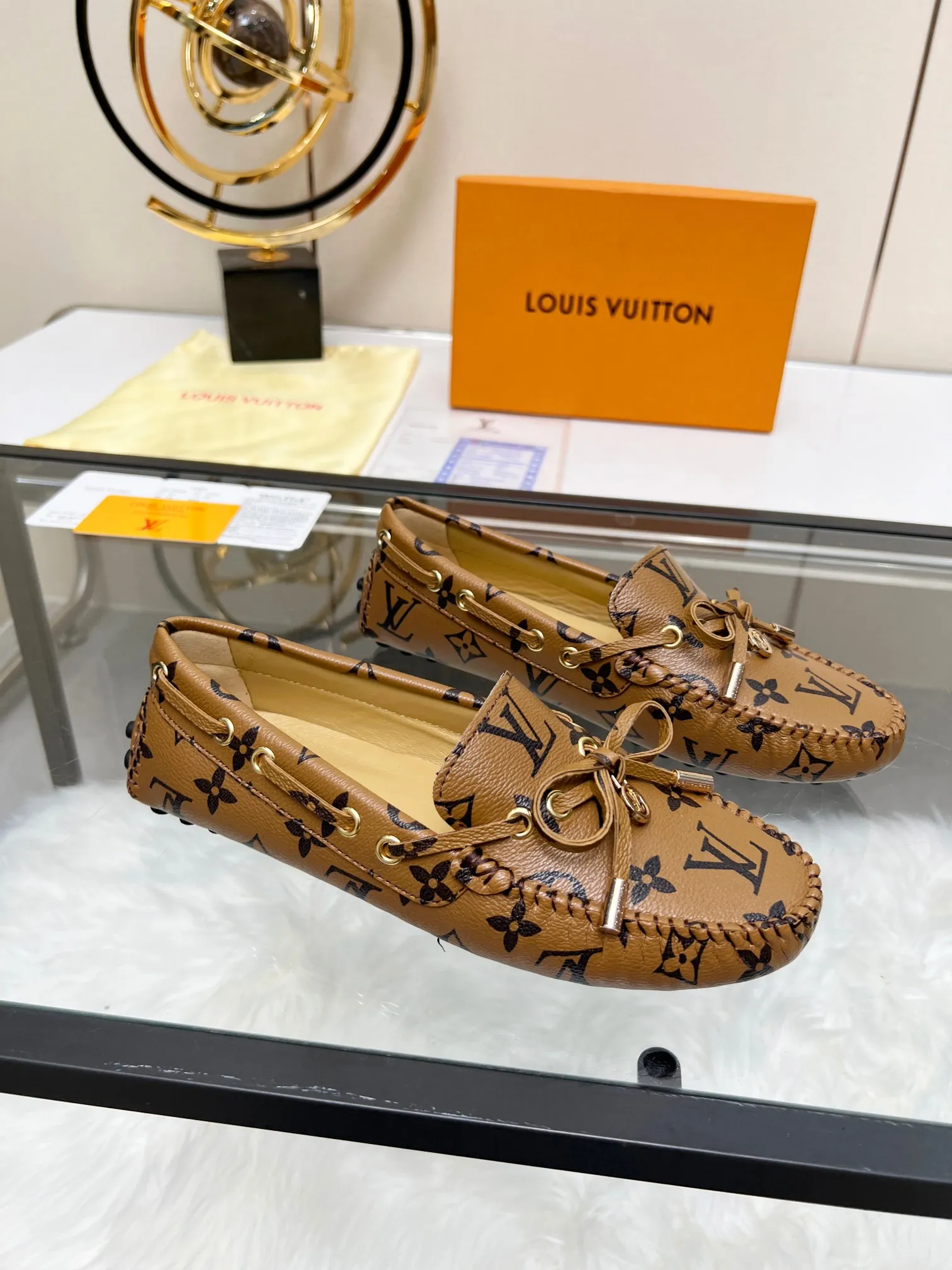 👟👟Ex-factory price 420👟👟 Lvui...Vuitt* on/】...Top purchasing agent, high version, counter 2023 spring, summer and autumn new color beanie shoes, imported fabrics, buckle bows, classic popular shoes. Lining: Sheepskin lining Color: Presbyopia Xingli Women's model: 35-42 standard size.